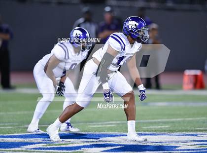 Thumbnail 1 in Angleton vs Highlands (Class 5A Div I Bidistrict) photogallery.