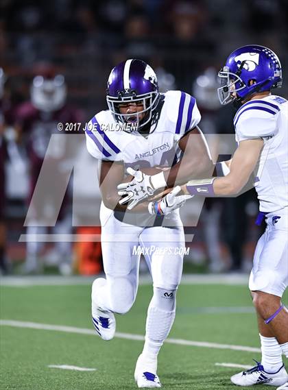 Thumbnail 3 in Angleton vs Highlands (Class 5A Div I Bidistrict) photogallery.