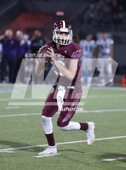 Thumbnail 1 in Angleton vs Highlands (Class 5A Div I Bidistrict) photogallery.