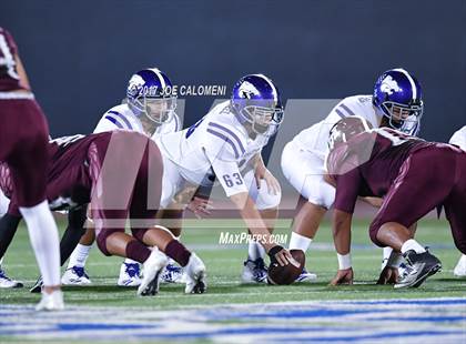 Thumbnail 3 in Angleton vs Highlands (Class 5A Div I Bidistrict) photogallery.