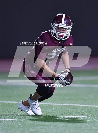 Thumbnail 1 in Angleton vs Highlands (Class 5A Div I Bidistrict) photogallery.