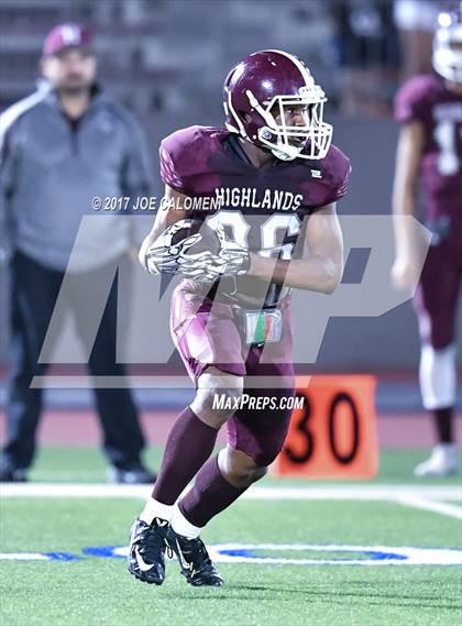 Thumbnail 1 in Angleton vs Highlands (Class 5A Div I Bidistrict) photogallery.