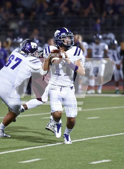 Thumbnail 2 in Angleton vs Highlands (Class 5A Div I Bidistrict) photogallery.