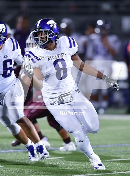 Thumbnail 1 in Angleton vs Highlands (Class 5A Div I Bidistrict) photogallery.