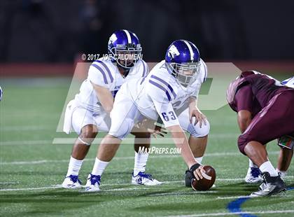 Thumbnail 2 in Angleton vs Highlands (Class 5A Div I Bidistrict) photogallery.
