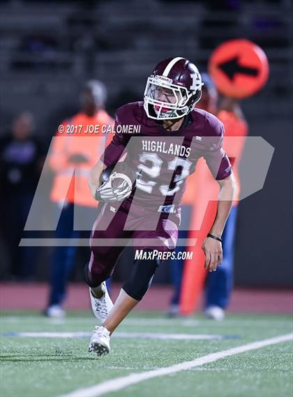 Thumbnail 1 in Angleton vs Highlands (Class 5A Div I Bidistrict) photogallery.