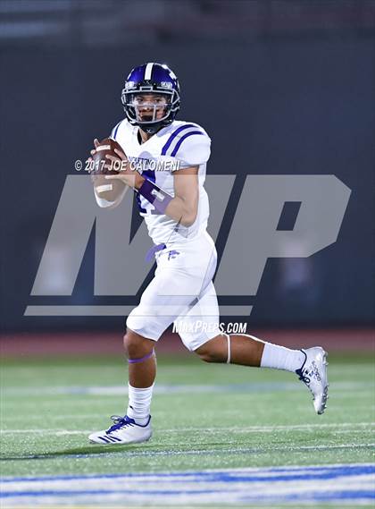 Thumbnail 1 in Angleton vs Highlands (Class 5A Div I Bidistrict) photogallery.