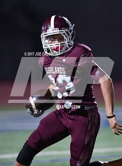 Thumbnail 2 in Angleton vs Highlands (Class 5A Div I Bidistrict) photogallery.
