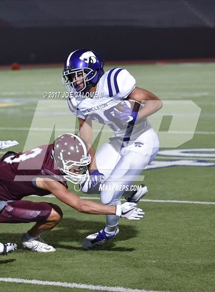 Thumbnail 1 in Angleton vs Highlands (Class 5A Div I Bidistrict) photogallery.