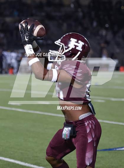 Thumbnail 3 in Angleton vs Highlands (Class 5A Div I Bidistrict) photogallery.