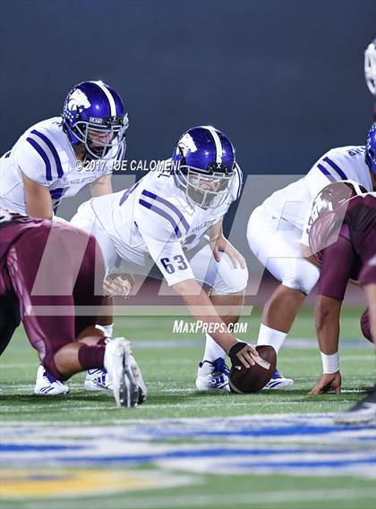Thumbnail 2 in Angleton vs Highlands (Class 5A Div I Bidistrict) photogallery.
