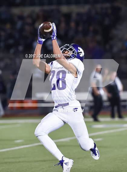 Thumbnail 2 in Angleton vs Highlands (Class 5A Div I Bidistrict) photogallery.