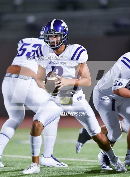 Thumbnail 1 in Angleton vs Highlands (Class 5A Div I Bidistrict) photogallery.