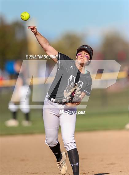 Thumbnail 2 in Mountain View vs. Pueblo East (CHSAA 4A State Playoff 1st Round) photogallery.