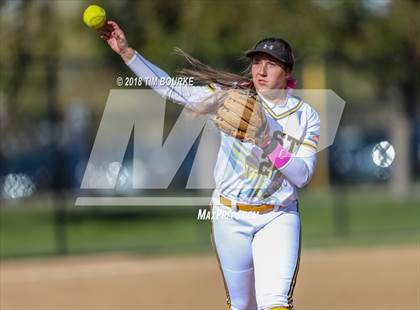 Thumbnail 2 in Mountain View vs. Pueblo East (CHSAA 4A State Playoff 1st Round) photogallery.