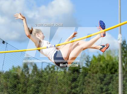Thumbnail 1 in Del Oro, Woodcreek @ Oak Ridge (Girls Pole Vault) photogallery.