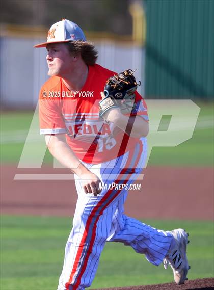 Thumbnail 3 in Grand Saline vs Mineola photogallery.