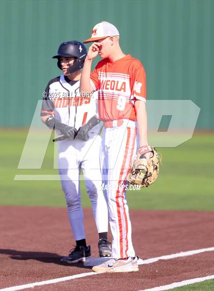 Thumbnail 1 in Grand Saline vs Mineola photogallery.
