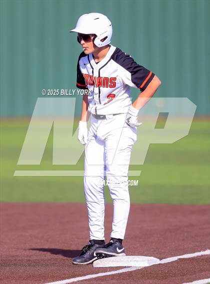 Thumbnail 2 in Grand Saline vs Mineola photogallery.