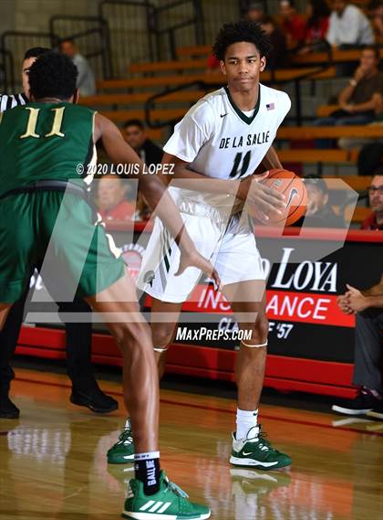 Thumbnail 2 in De La Salle vs. Long Beach Poly (Nike Extravaganza) photogallery.