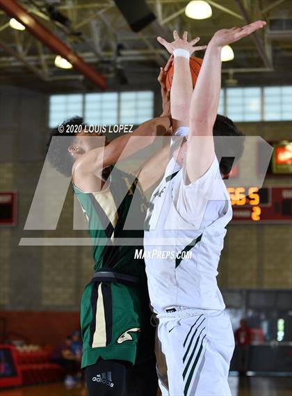Thumbnail 2 in De La Salle vs. Long Beach Poly (Nike Extravaganza) photogallery.