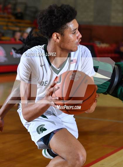 Thumbnail 1 in De La Salle vs. Long Beach Poly (Nike Extravaganza) photogallery.