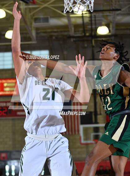 Thumbnail 2 in De La Salle vs. Long Beach Poly (Nike Extravaganza) photogallery.