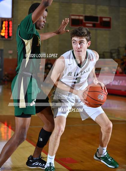 Thumbnail 3 in De La Salle vs. Long Beach Poly (Nike Extravaganza) photogallery.