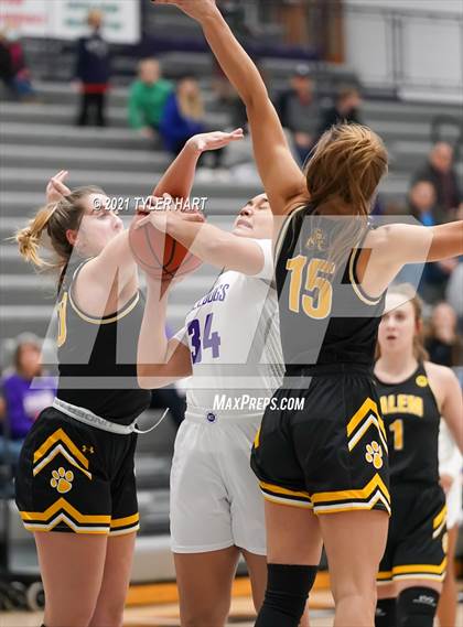 Thumbnail 3 in Salem vs. Brownsburg (Sneakers for Santa Shootout) photogallery.