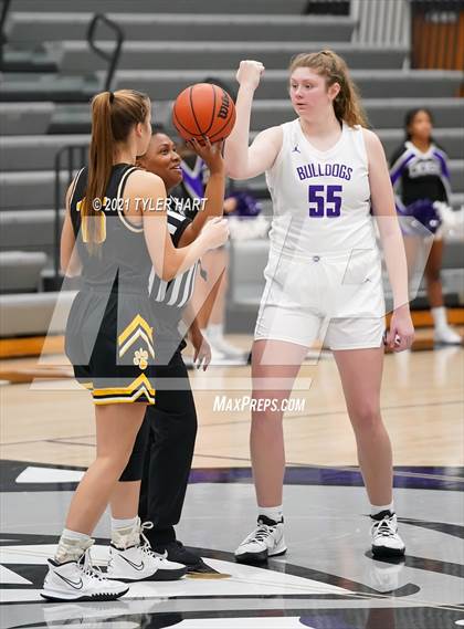 Thumbnail 3 in Salem vs. Brownsburg (Sneakers for Santa Shootout) photogallery.