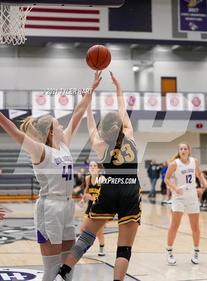 Thumbnail 3 in Salem vs. Brownsburg (Sneakers for Santa Shootout) photogallery.