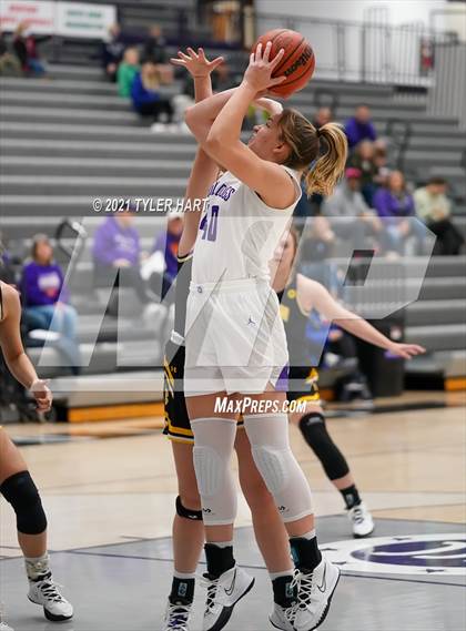 Thumbnail 1 in Salem vs. Brownsburg (Sneakers for Santa Shootout) photogallery.