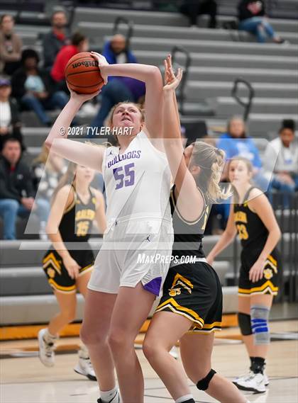 Thumbnail 3 in Salem vs. Brownsburg (Sneakers for Santa Shootout) photogallery.