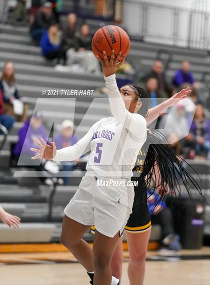 Thumbnail 2 in Salem vs. Brownsburg (Sneakers for Santa Shootout) photogallery.