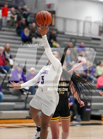 Thumbnail 3 in Salem vs. Brownsburg (Sneakers for Santa Shootout) photogallery.