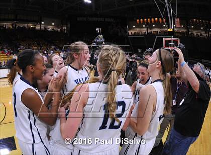 Thumbnail 3 in Evergreen vs. Valor Christian (CHSAA 4A Final) photogallery.