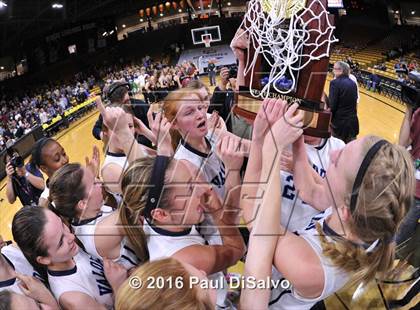 Thumbnail 3 in Evergreen vs. Valor Christian (CHSAA 4A Final) photogallery.