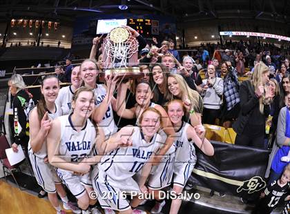 Thumbnail 1 in Evergreen vs. Valor Christian (CHSAA 4A Final) photogallery.