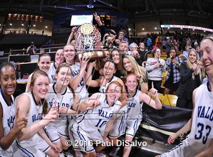 Thumbnail 1 in Evergreen vs. Valor Christian (CHSAA 4A Final) photogallery.