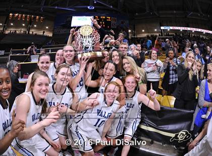 Thumbnail 2 in Evergreen vs. Valor Christian (CHSAA 4A Final) photogallery.