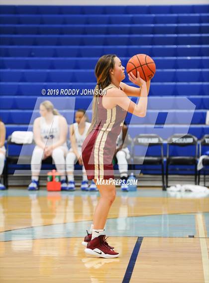 Thumbnail 2 in Barbers Hill vs. Cypress Woods (McDonald's Texas Invitational) photogallery.