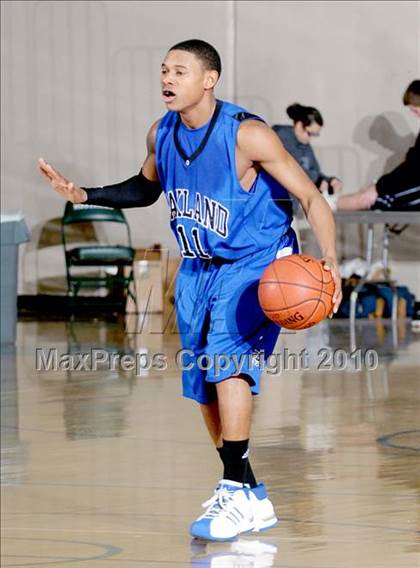 Thumbnail 3 in Jordan vs. Oakland (MaxPreps Holiday Classic) photogallery.