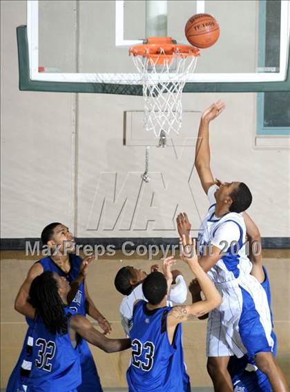 Thumbnail 3 in Jordan vs. Oakland (MaxPreps Holiday Classic) photogallery.