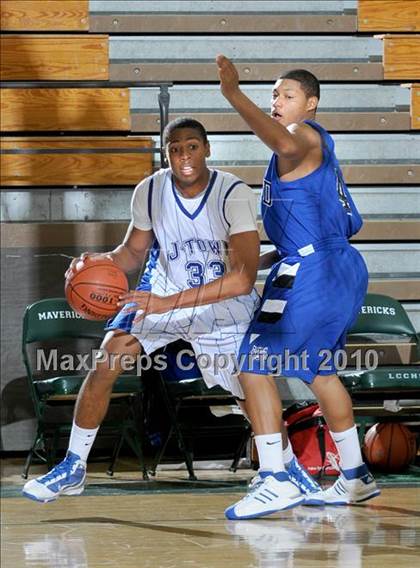 Thumbnail 3 in Jordan vs. Oakland (MaxPreps Holiday Classic) photogallery.