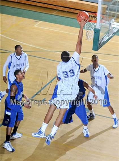 Thumbnail 3 in Jordan vs. Oakland (MaxPreps Holiday Classic) photogallery.