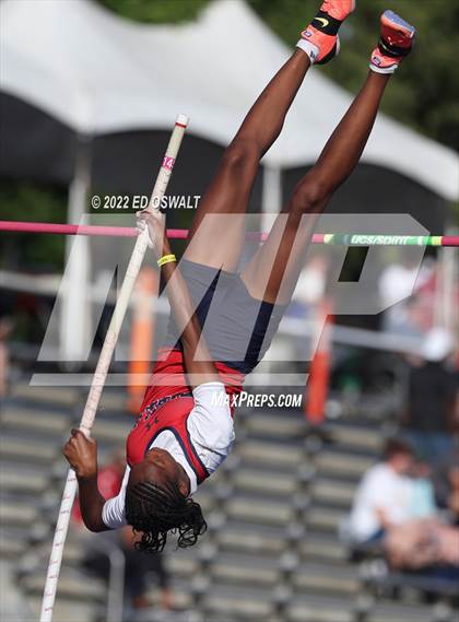 Thumbnail 3 in CIF State Track and Field Championship (Girls Pole Vault) photogallery.