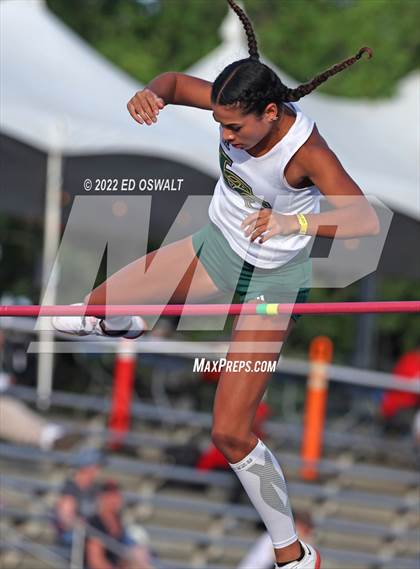 Thumbnail 3 in CIF State Track and Field Championship (Girls Pole Vault) photogallery.
