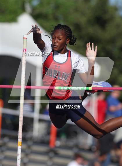 Thumbnail 3 in CIF State Track and Field Championship (Girls Pole Vault) photogallery.