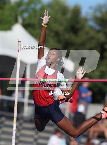 Thumbnail 1 in CIF State Track and Field Championship (Girls Pole Vault) photogallery.