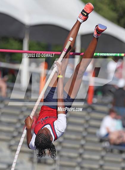 Thumbnail 2 in CIF State Track and Field Championship (Girls Pole Vault) photogallery.